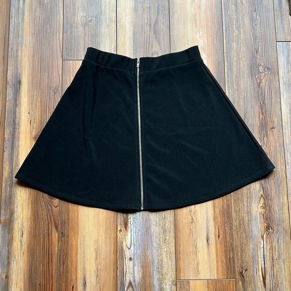 Black mini sweater skirt full zip in a size small. - Picture 1 of 4